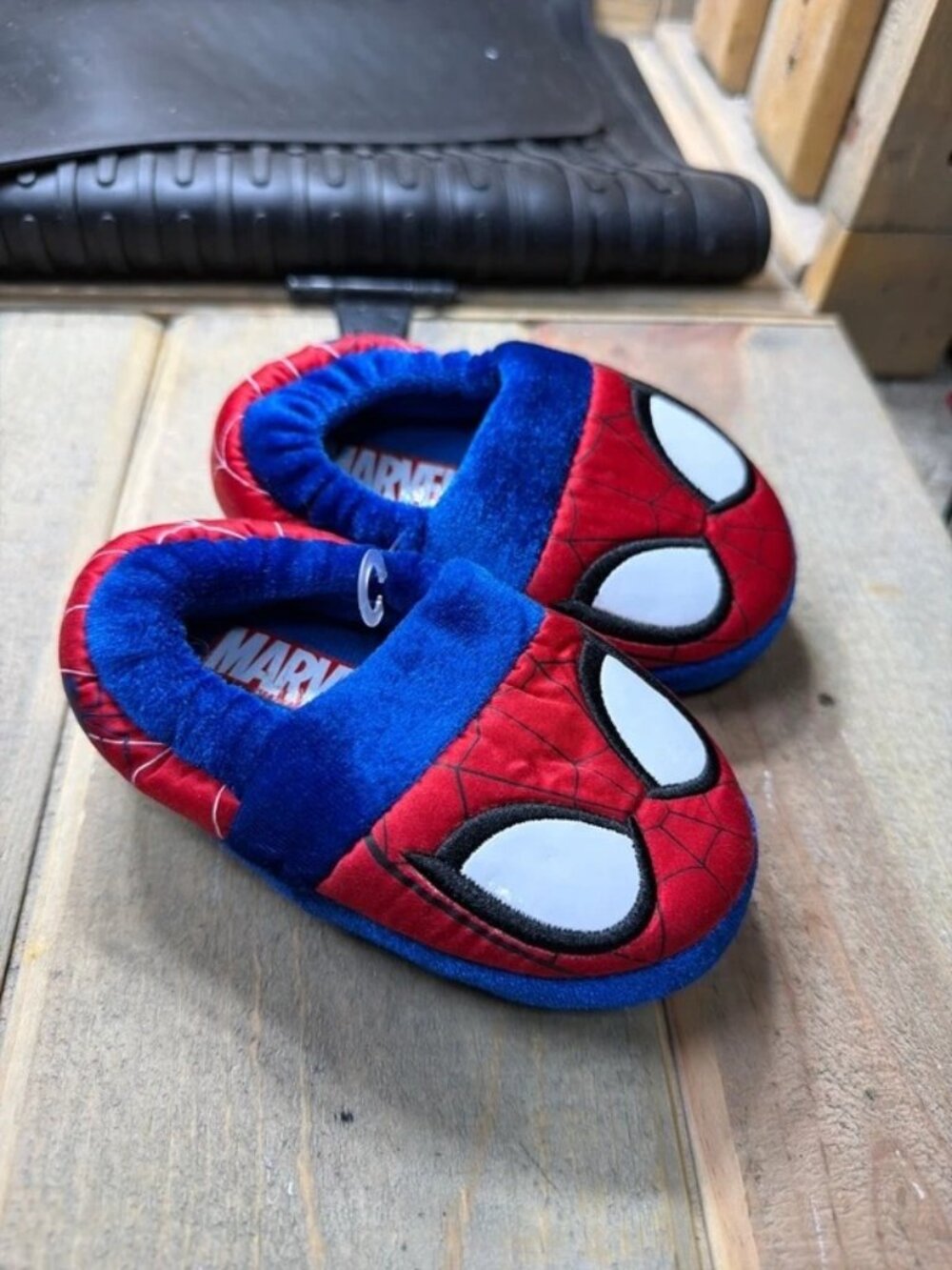 Marvel Spider-Man Boys Indoor House Slippers Shoes Size US 5/6 Red Blue Good - Picture 2 of 4